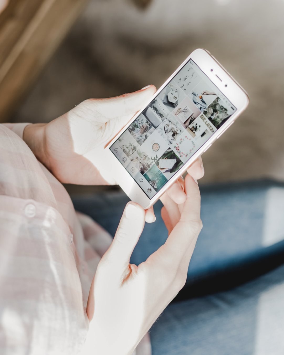 girl sitting and looking at her instagram on her phone